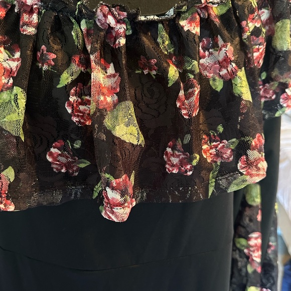 Gorgeous off the shoulder dress with floral panels. Like new. Never worn. 2XL - Picture 4 of 4
